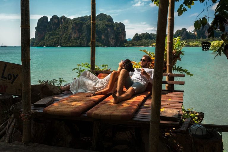 couple-in-love-on-an-island-off-the-coast-couple-2025-01-08-15-15-33-utc