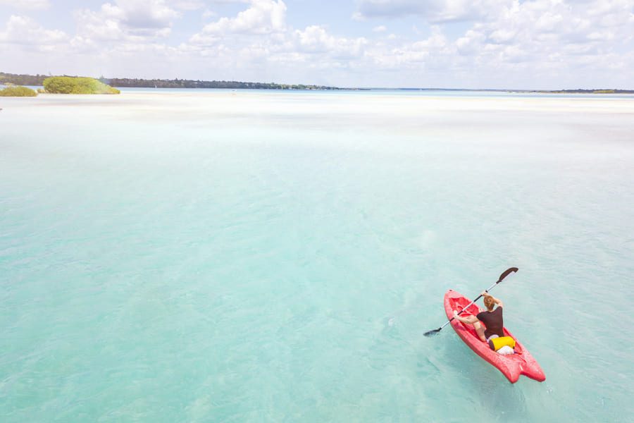 kayaking-bacalar-lagoon-mexico-clear-waters