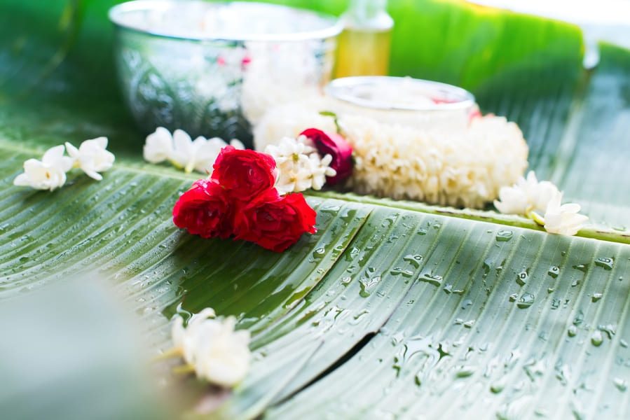maldives-floral-spa-ritual-banana-leaves