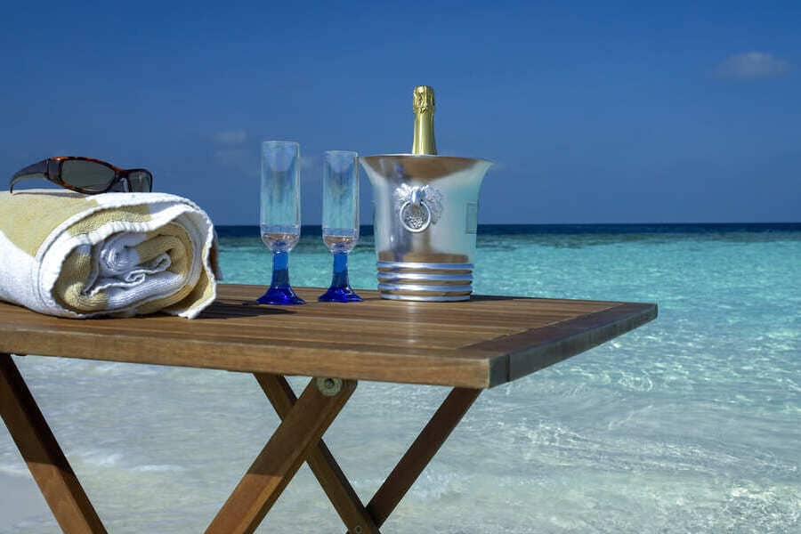 maldives-luxury-beach-champagne-setup